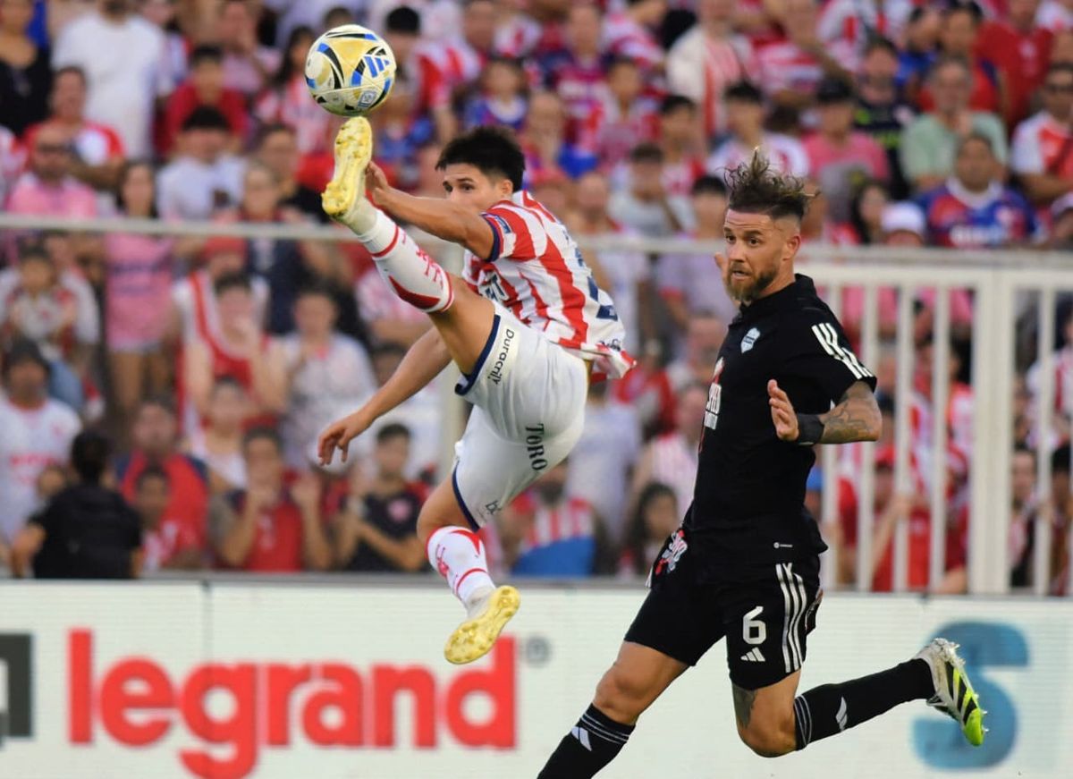 Unión vs. Riestra, por la fecha 13 del Torneo Apertura 2026.