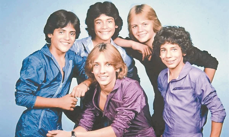 Súbete a mi moto: dónde ver la serie polémica sobre Menudo Súbete a mi moto: dónde ver la serie polémica sobre Menudo