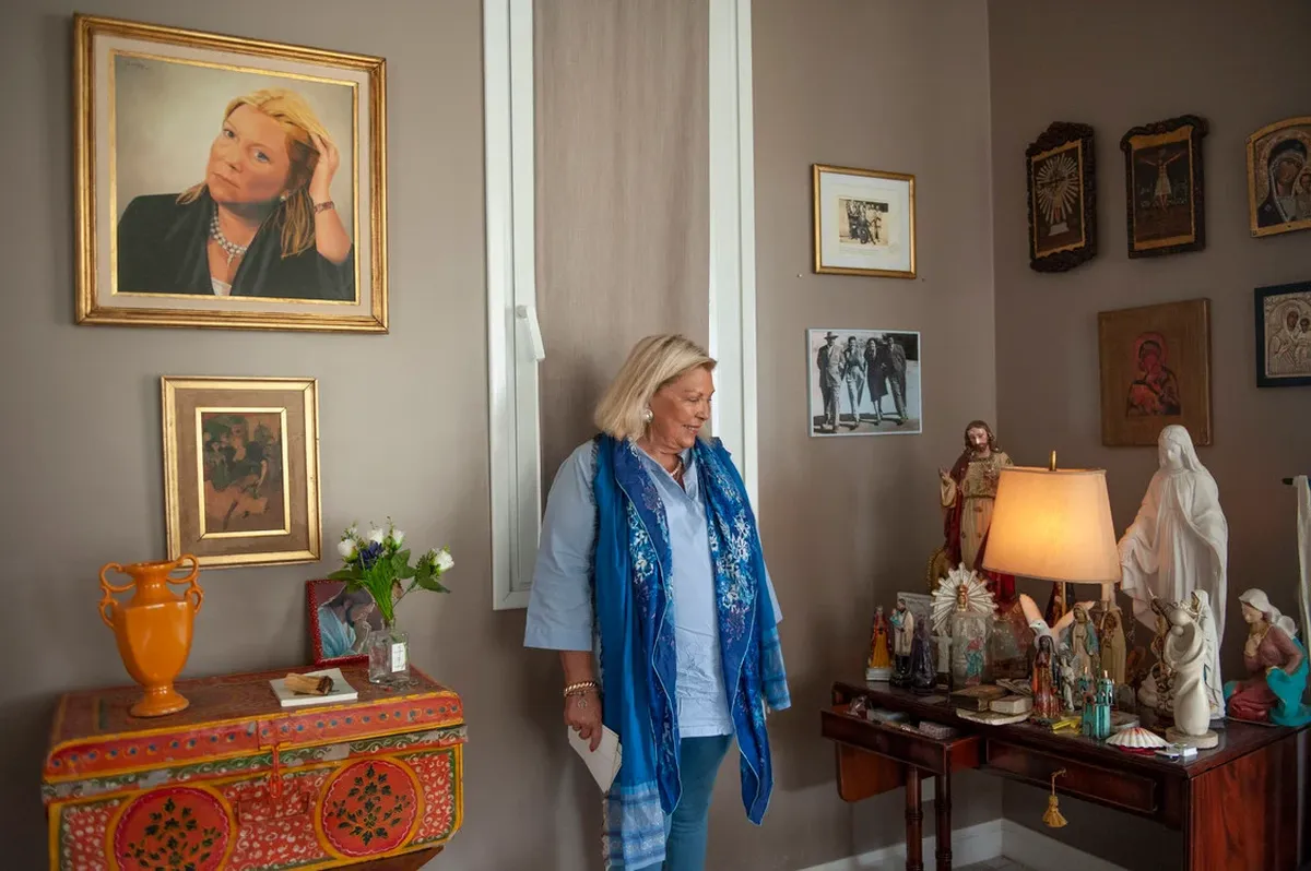 Así es la extravagante casa de campo de Elisa Carrió. Así es la extravagante casa de campo de Elisa Carrió.