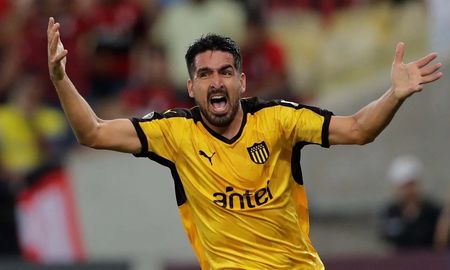 todo acordado: lucas viatri es nuevo jugador de colon todo acordado: lucas viatri es nuevo jugador de colon