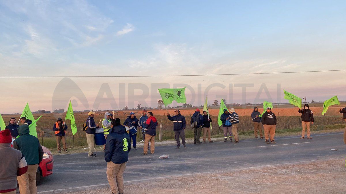 Protestas en la Ruta 70 por las suspensiones en la obra del circunvalar. 