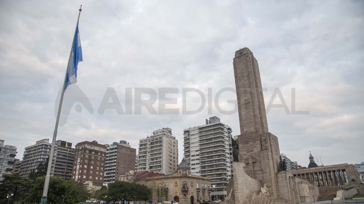 Luego de 254 días, Rosario volvió a izar la bandera argentina en el Monumento