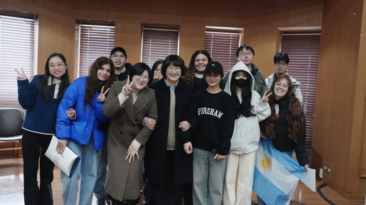 Vivir en Corea del Sur no solo le permitió cumplir su sueño, sino también conocer personas de distintas partes del mundo y crear lazos que trascienden fronteras. Vivir en Corea del Sur no solo le permitió cumplir su sueño, sino también conocer personas de distintas partes del mundo y crear lazos que trascienden fronteras.