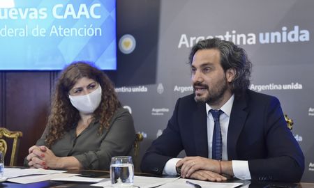 Acompañado por la titular de la Sedronar, Gabriela Torres, y por otros funcionarios y referentes sociales, Santiago Cafiero participó de una videoconferencia para inaugurar los espacios comunitarios de bajo umbral que funcionan como lugares de primera escucha. Acompañado por la titular de la Sedronar, Gabriela Torres, y por otros funcionarios y referentes sociales, Santiago Cafiero participó de una videoconferencia para inaugurar los espacios comunitarios de bajo umbral que funcionan como lugares de primera escucha.