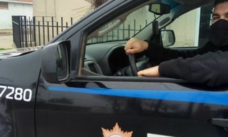 El Subinspector de Policía Mario Valdez, con ayuda de sus compañeros de guardia practicó maniobras de RCP y logró estabilizar al niño. El Subinspector de Policía Mario Valdez, con ayuda de sus compañeros de guardia practicó maniobras de RCP y logró estabilizar al niño.