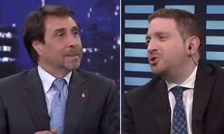 Los conductores se gastaron en pleno vivo y pase entre programas. Los conductores se gastaron en pleno vivo y pase entre programas.