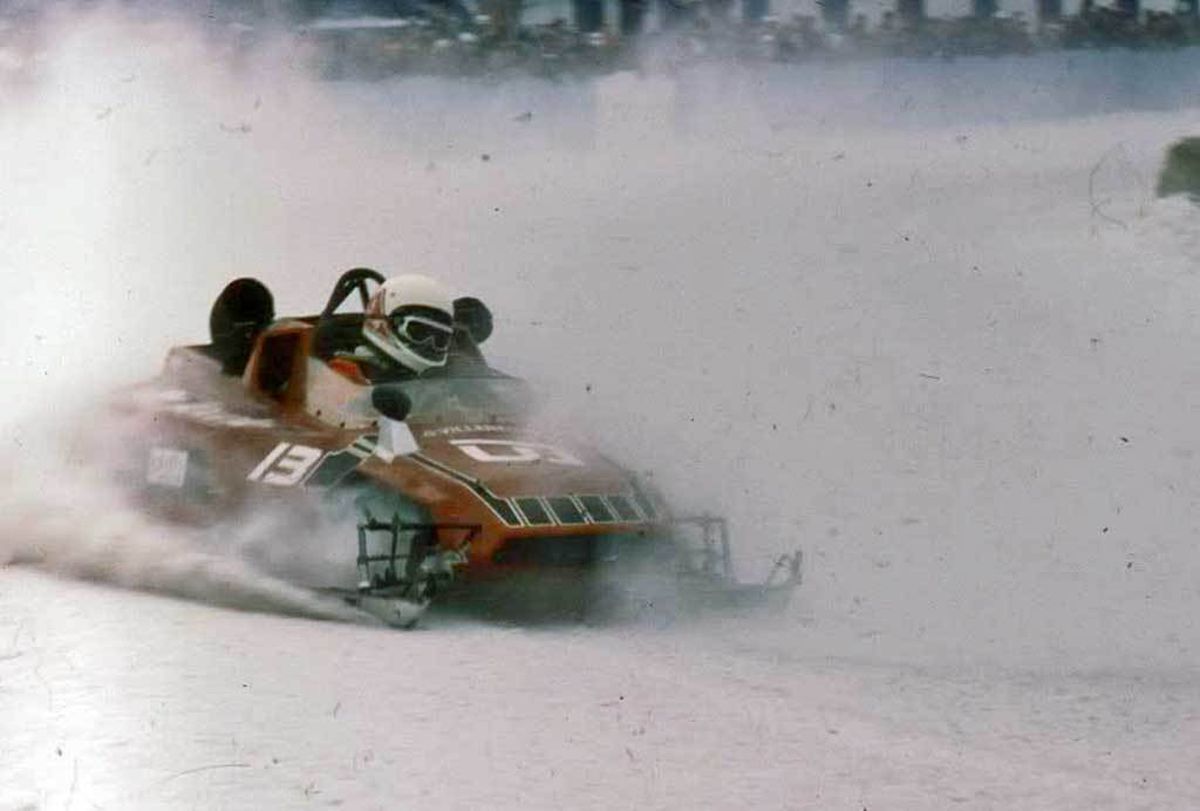 Con una Skiroule Alouette Super de 650 cm3, con la que efectuaba derrapes sobre la nieve a 160 km/h, conquistó el World Championship Snowmobile Derby, que se disputó el lluvioso domingo 20 de enero de 1974 en Eagle River, Wisconsin, Estados Unidos.