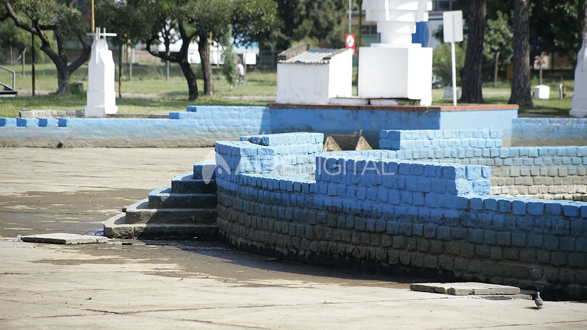 Limpian los piletones del Parque Garay, pero sus encargados denuncian abandono y reclaman obras
