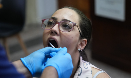Se pueden inscribir como donantes todas las personas de 18 a 40 años de edad, que gocen de buena salud, pesen más de 50 kilos. Se pueden inscribir como donantes todas las personas de 18 a 40 años de edad, que gocen de buena salud, pesen más de 50 kilos.