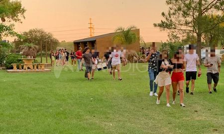 Una de las fiestas clandestinas en las que participaron unos 500 jóvenes el 25 de diciembre pasado en Rincón. Una de las fiestas clandestinas en las que participaron unos 500 jóvenes el 25 de diciembre pasado en Rincón.