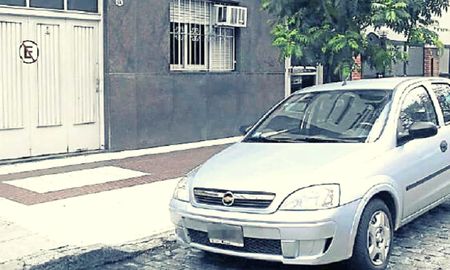 Se cansó de que su vecina le tapara la salida del garage y le grafiteó el auto: ¿qué le escribió?- Foto ilustrativa- Se cansó de que su vecina le tapara la salida del garage y le grafiteó el auto: ¿qué le escribió?- Foto ilustrativa-