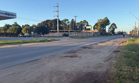 Según trascendió, el peatón caminaba a la vera de la ruta y fue embestido por el motociclista. Según trascendió, el peatón caminaba a la vera de la ruta y fue embestido por el motociclista.