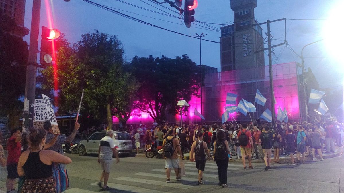 Comenzó la concentración en Bulevar y Pedro Víttori.