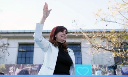 La vicepresidenta volvió a reflexionar en las redes sociales sobre la mesa judicial macrista. La vicepresidenta volvió a reflexionar en las redes sociales sobre la mesa judicial macrista.