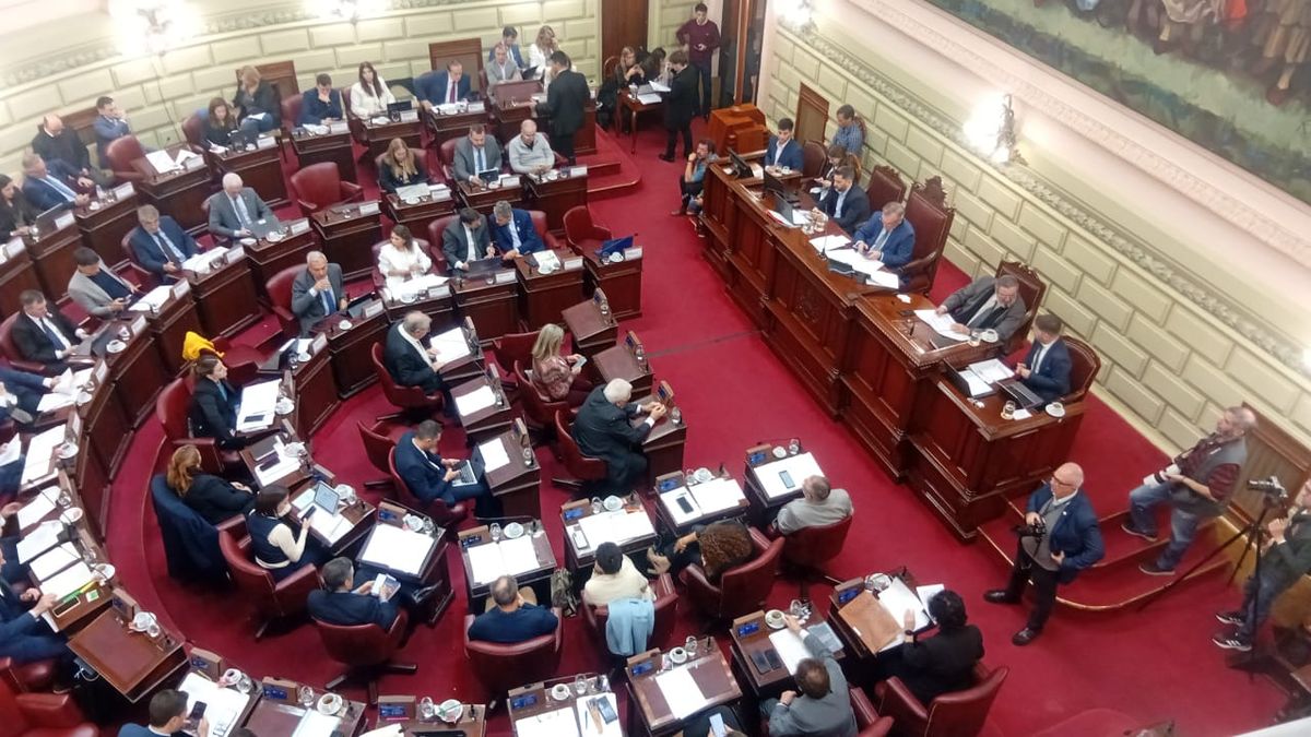 La Convención del 25 avanzó con la modificación de artículos de la Constitución de Santa Fe para garantizar y ampliar las garantías.