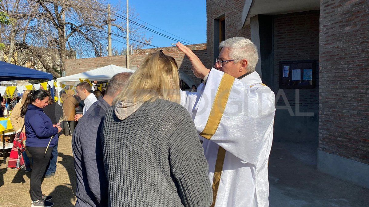 Cientos de santafesinos celebran el día de San Cayetano.