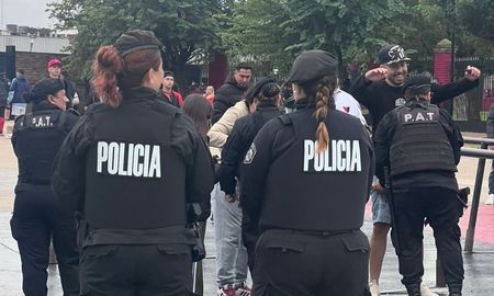 Cuatro personas fueron detenidas durante el partido entre Colón y San Miguel. Cuatro personas fueron detenidas durante el partido entre Colón y San Miguel.