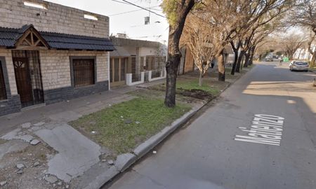 Rosario: en una casa de Matienzo al 800 del barrio Azcuénaga encontraron muerto y maniatado a un hombre de 80 años . Rosario: en una casa de Matienzo al 800 del barrio Azcuénaga encontraron muerto y maniatado a un hombre de 80 años .