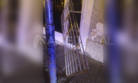 Sacó la reja de la quiniela, entró a robar y lo descubrieron Sacó la reja de la quiniela, entró a robar y lo descubrieron
