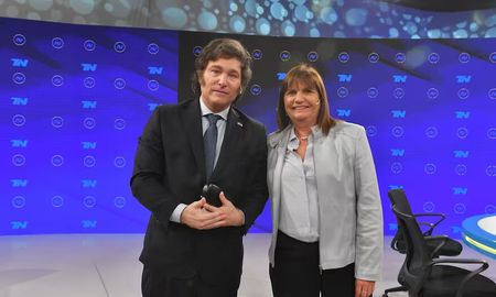 Pese a las idas y vueltas, Patricia Bullrich fue designada como ministra de Seguridad en el gobierno de Javier Milei. Pese a las idas y vueltas, Patricia Bullrich fue designada como ministra de Seguridad en el gobierno de Javier Milei.