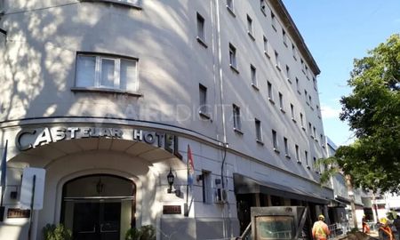la familia de la nena que cayo por la ventana del hotel castelar pide un resarcimiento economico