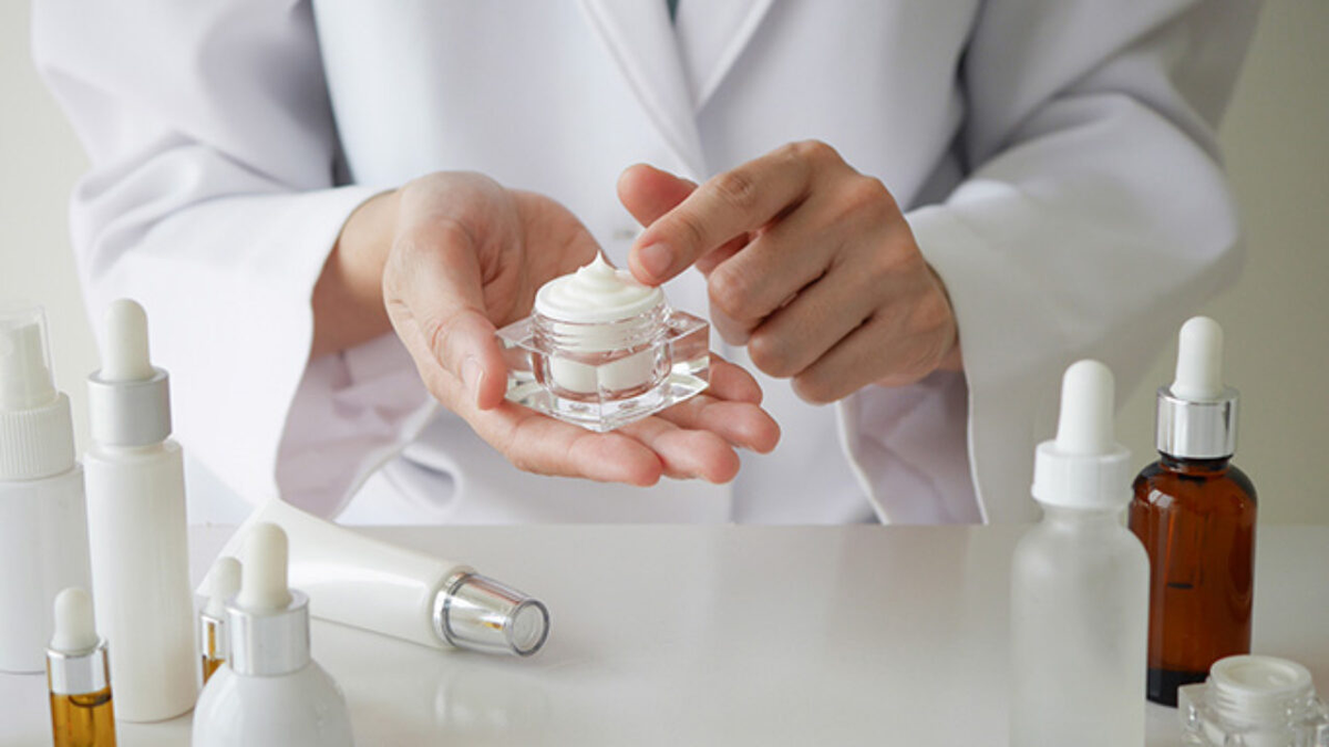 Los ingredientes o principios activos son aquellos que cumplen una acción específica sobre la piel.