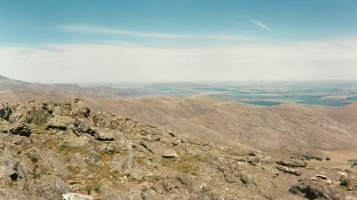 Sierra de la Ventana ofrece atractivos naturales como la Fuente del Bautismo y el Parque Kooch. Sierra de la Ventana ofrece atractivos naturales como la Fuente del Bautismo y el Parque Kooch.