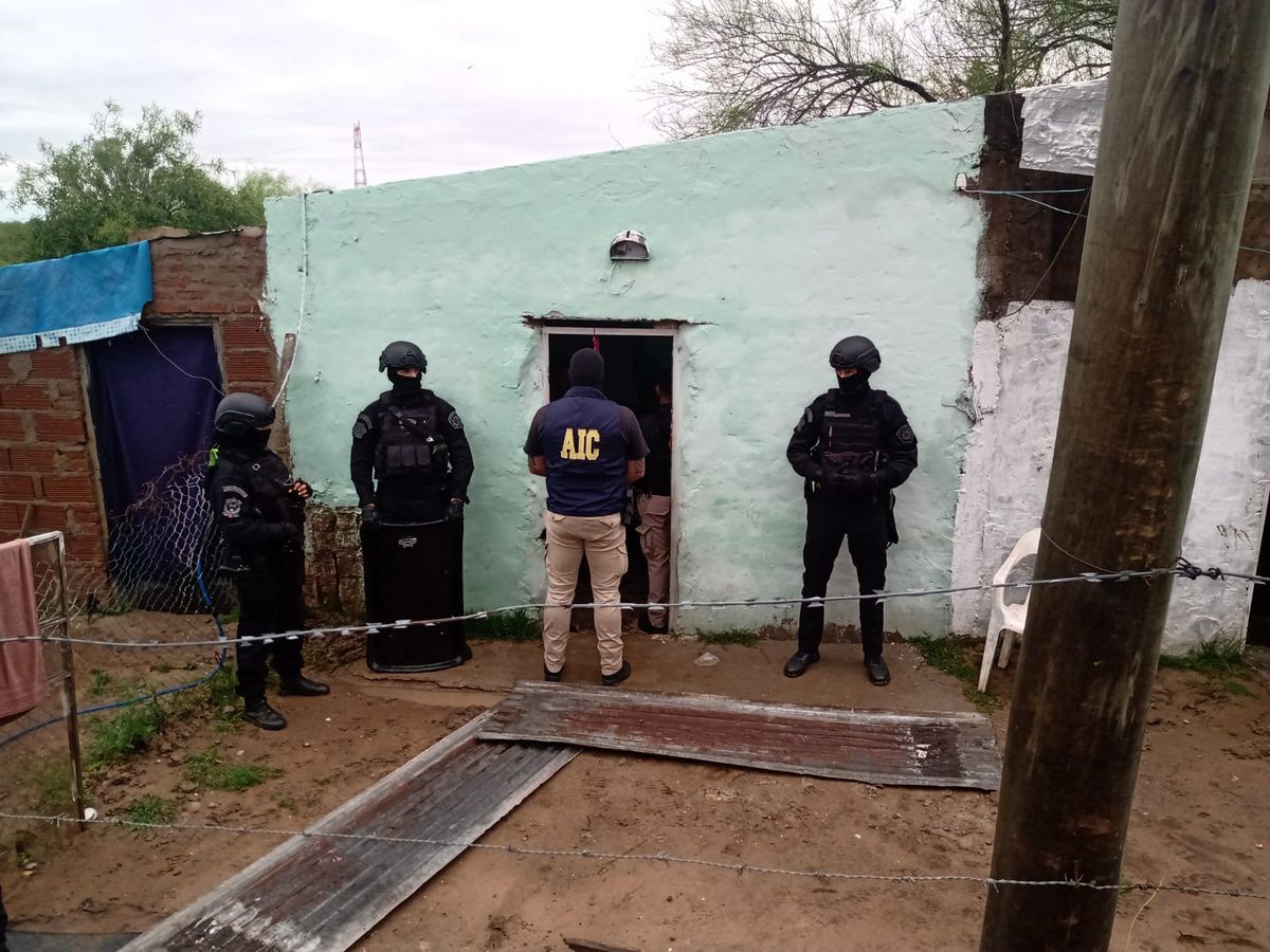 Los allanamientos se dieron en dos domicilios de barrio Varadero Sarsotti. Los allanamientos se dieron en dos domicilios de barrio Varadero Sarsotti.