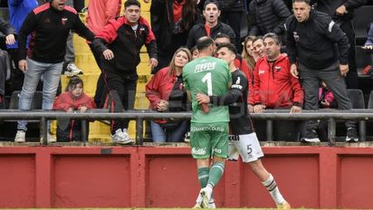 Marcos Díaz reveló qué habló con los hinchas de Colón tras el partido con Estudiantes: 