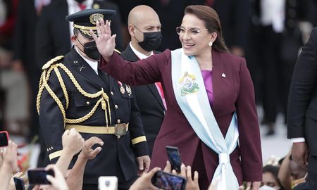 Xiomara Castro asumió el cargo el pasado 27 de enero, tras ganar las elecciones de noviembre al frente de una alianza opositora liderada por el Partido Libertad y Refundación (Libre). Xiomara Castro asumió el cargo el pasado 27 de enero, tras ganar las elecciones de noviembre al frente de una alianza opositora liderada por el Partido Libertad y Refundación (Libre).