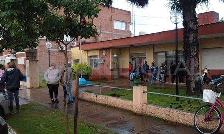Tras la despedida a Marcela Maydana, su familia y amigos se reunieron con el nuevo fiscal a cargo de la causa en torno a la muerte de la mujer cuyo cuerpo apareció en un zanjón de Recreo Sur tras haber estado desaparecida cinco días. Tras la despedida a Marcela Maydana, su familia y amigos se reunieron con el nuevo fiscal a cargo de la causa en torno a la muerte de la mujer cuyo cuerpo apareció en un zanjón de Recreo Sur tras haber estado desaparecida cinco días.