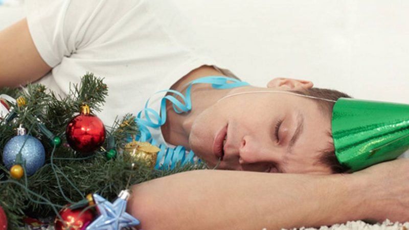 Beber alcohol en exceso trae fatales consecuencias y la mejor solución para prevenir la resaca es evitar o limitar el consumo de bebidas alcohólicas.