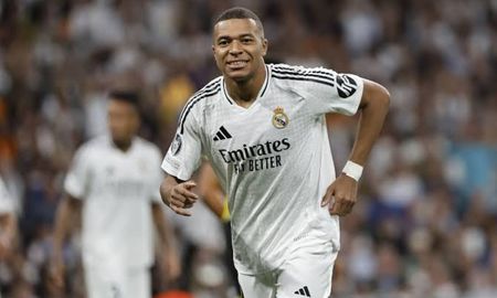 Mbappé superó récord: el francés llegó a ocho goles en sus primeros siete clásicos, superando la marca de Messi. Mbappé superó récord: el francés llegó a ocho goles en sus primeros siete clásicos, superando la marca de Messi.