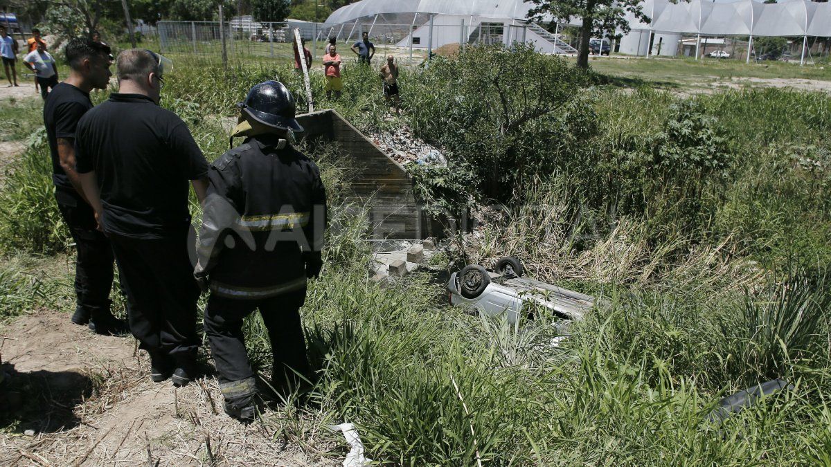 Accidentes en racha: en menos de una hora tres autos volcaron en Santa Fe este sábado