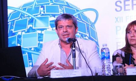 “Lo que lamento es que no funcionan los faros que deberían detectar la droga y la corrupción de Rosario, que es lo que debería preocupar a los rosarinos realmente”, declaró Claudio Daydé. “Lo que lamento es que no funcionan los faros que deberían detectar la droga y la corrupción de Rosario, que es lo que debería preocupar a los rosarinos realmente”, declaró Claudio Daydé.