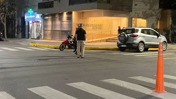 Un hombre fue trasladado al Cullen tras un fuerte accidente entre una moto y una camioneta