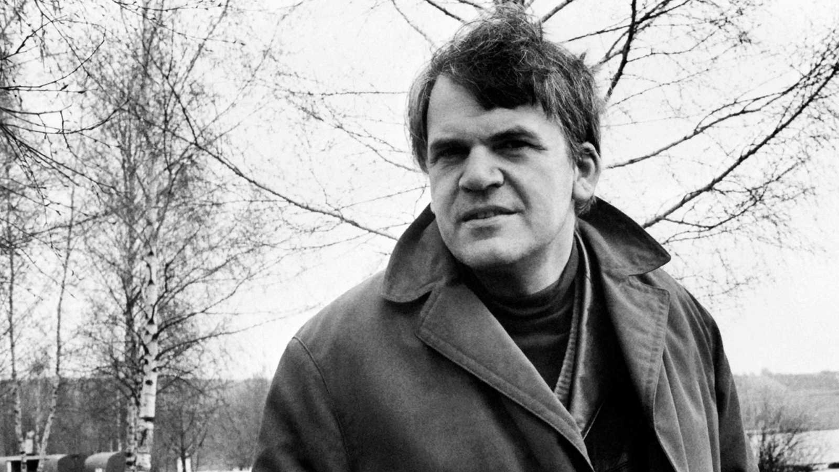 Considerado uno de los últimos gigantes de la literatura del siglo XX, la muerte de Milan Kundera, a los 94 años de edad, entre sus libros más destacados La insoportable levedad del ser. Considerado uno de los últimos gigantes de la literatura del siglo XX, la muerte de Milan Kundera, a los 94 años de edad, entre sus libros más destacados La insoportable levedad del ser.