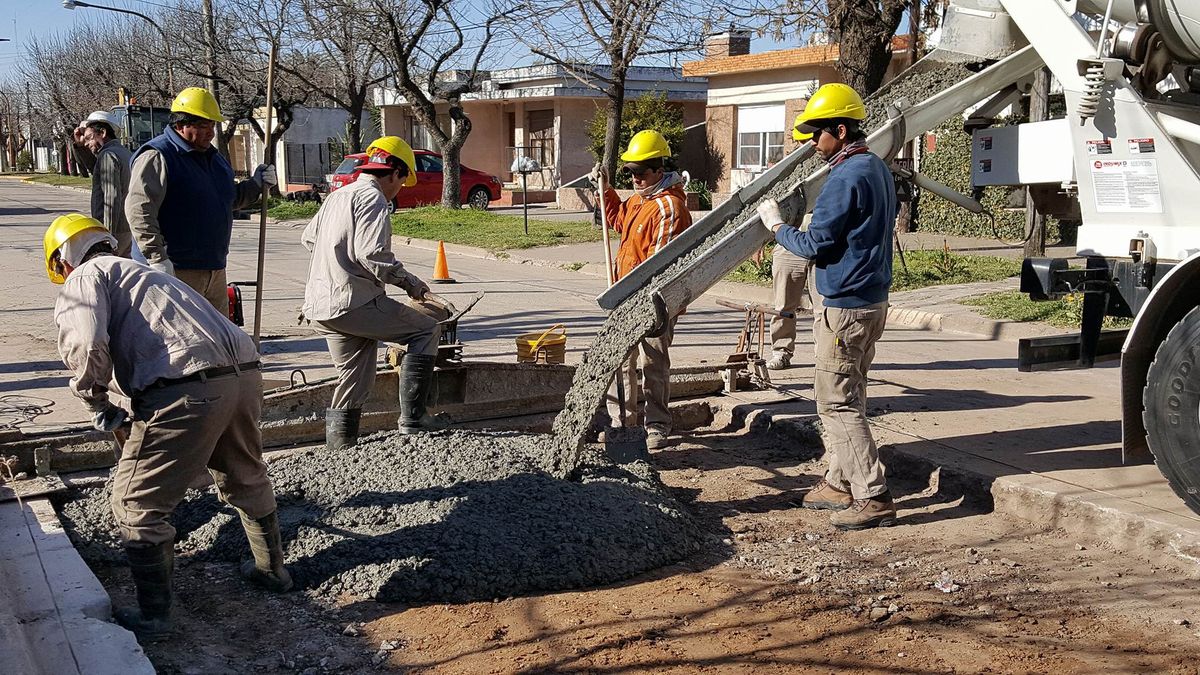 Provincia y Municipio coordinan obras de pavimentación en distintos barrios de la ciudad