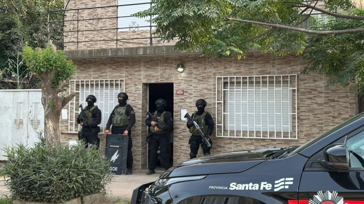 Este jueves se allanó una vivienda en barrio Los Hornos en el marco de la causa y se detuvo a una mujer.