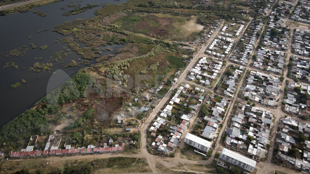 En el barrio Barranquitas, los asentamientos de viviendas comenzaron a extenderse dentro de zonas de reservorios.