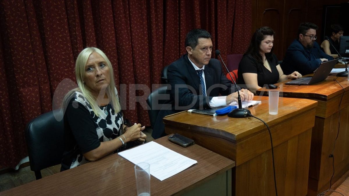 Defensores. Gustavo Abraham y su asistente y en el fondo el defensor público de Ruffino, Sebastián Amadeo.