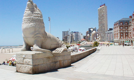 Cuánto cuesta alquilar una carpa o una sombrilla en Mar del Plata Cuánto cuesta alquilar una carpa o una sombrilla en Mar del Plata