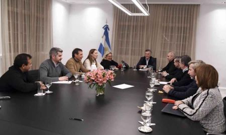 Mediante un comunicado dado a conocer este miércoles por la tarde, Juntos por el Cambio repudió el procesamiento del expresidente Mauricio Macri en la causa que investiga presunto espionaje ilegal a familiares de los tripulantes del Ara San Juan. Mediante un comunicado dado a conocer este miércoles por la tarde, Juntos por el Cambio repudió el procesamiento del expresidente Mauricio Macri en la causa que investiga presunto espionaje ilegal a familiares de los tripulantes del Ara San Juan.