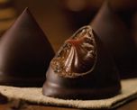 Copitos de dulce de leche ba&ntilde;ados en chocolate con leche.