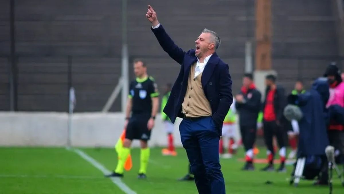 Lucas Pusineri dejó de ser el entrenador de Atlético Tucumán.