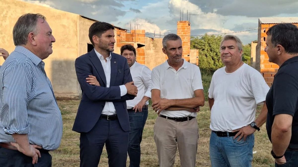 Durante la visita del gobernador, Maximiliano Pullaro, el senador Felipe Michlig destacó la inversión millonaria que la provincia hace en el departamento San Cristóbal. Durante la visita del gobernador, Maximiliano Pullaro, el senador Felipe Michlig destacó la inversión millonaria que la provincia hace en el departamento San Cristóbal.
