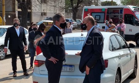 El intendente dialogando este mediodía con el gobernador Perotti sobre los pasos a seguir en la ciudad El intendente dialogando este mediodía con el gobernador Perotti sobre los pasos a seguir en la ciudad