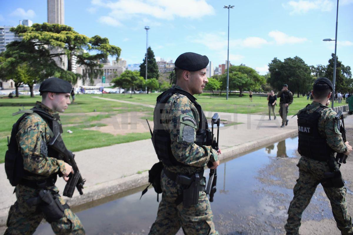 Este martes llegaron a Rosario helicópteros, lanchas y móviles del Ejército para el combate contra el narcotráfico.