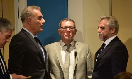 Daniel Miralles (izquierda), Javier Di Santo (centro) y Luis Miralles (derecha), los fiscales destituidos. Daniel Miralles (izquierda), Javier Di Santo (centro) y Luis Miralles (derecha), los fiscales destituidos.
