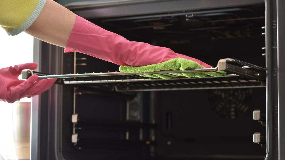 Estos consejos para limpiar el horno pueden ser muy útiles. Estos consejos para limpiar el horno pueden ser muy útiles.
